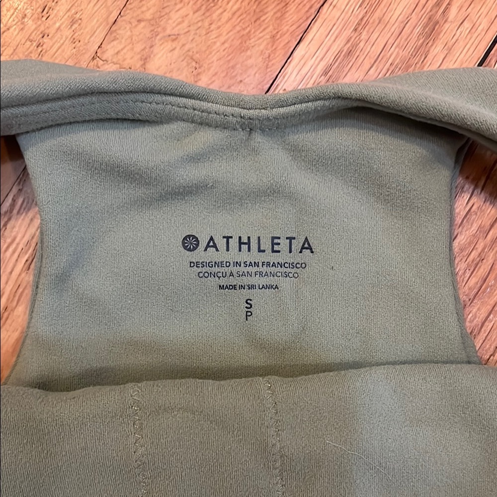 Athleta Conscious Crop - Picture 3 of 3